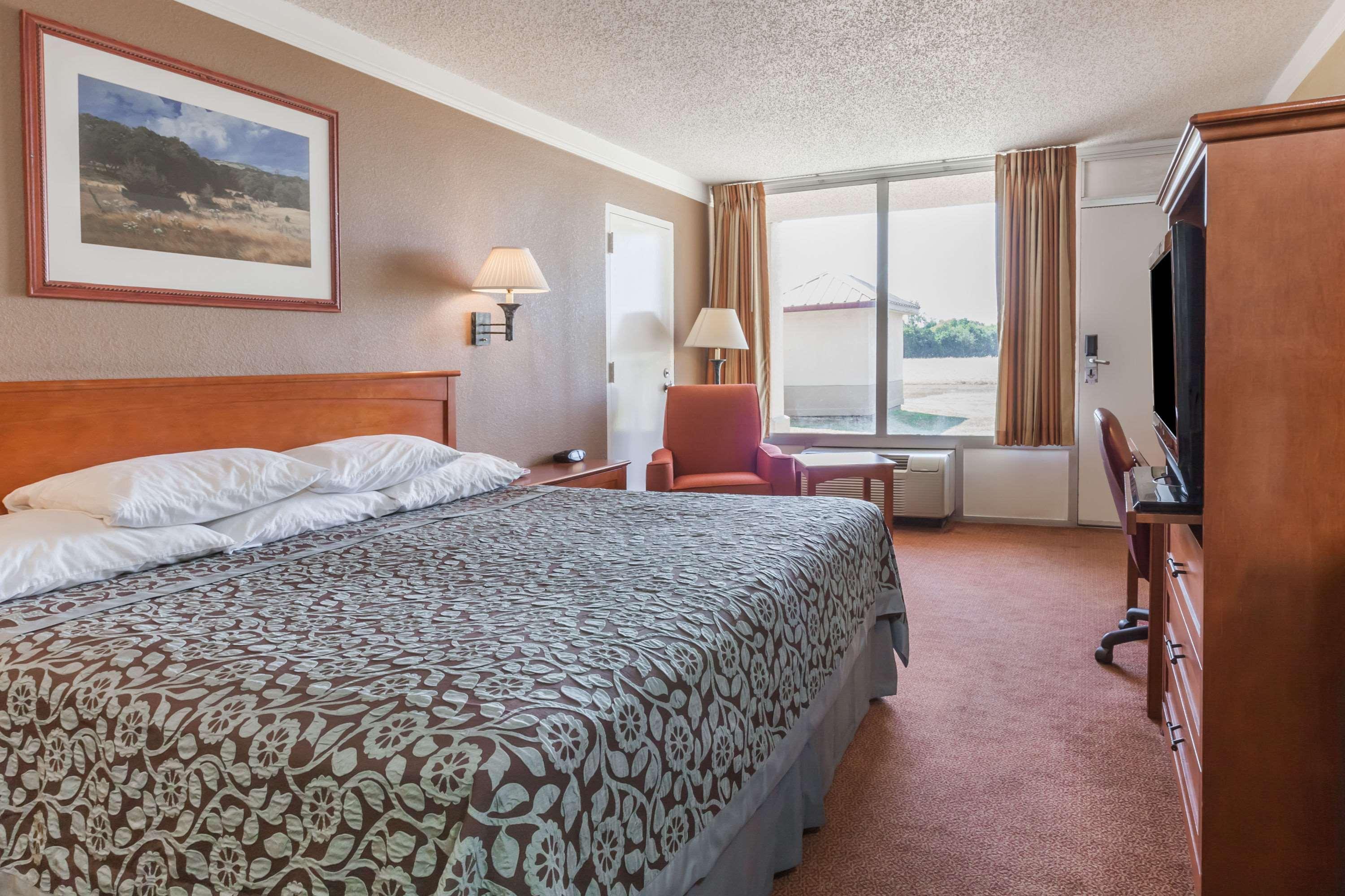 Days Inn By Wyndham Hillsboro Tx Экстерьер фото