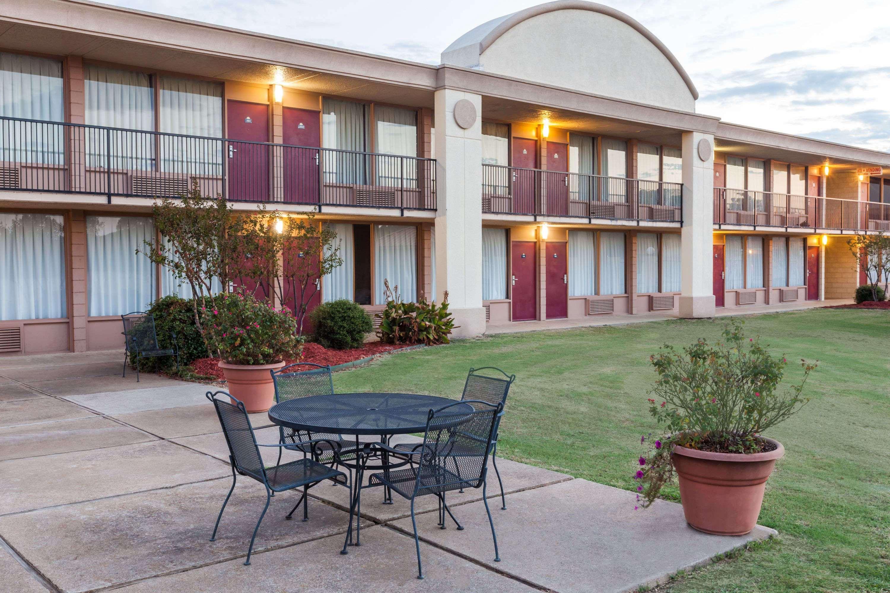 Days Inn By Wyndham Hillsboro Tx Экстерьер фото