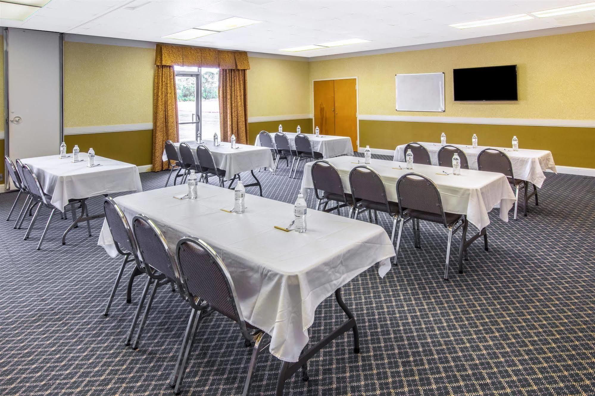 Days Inn By Wyndham Hillsboro Tx Экстерьер фото